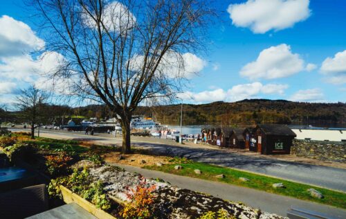 Outdoor dining in the Lake District - Lake Windermere views