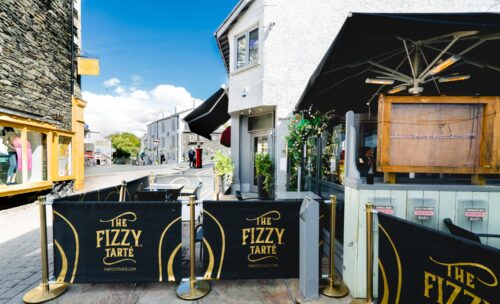 The Fizzy Tarte - Outdoor dining in the Lake District - Terrace with umbrellas and pavement patio